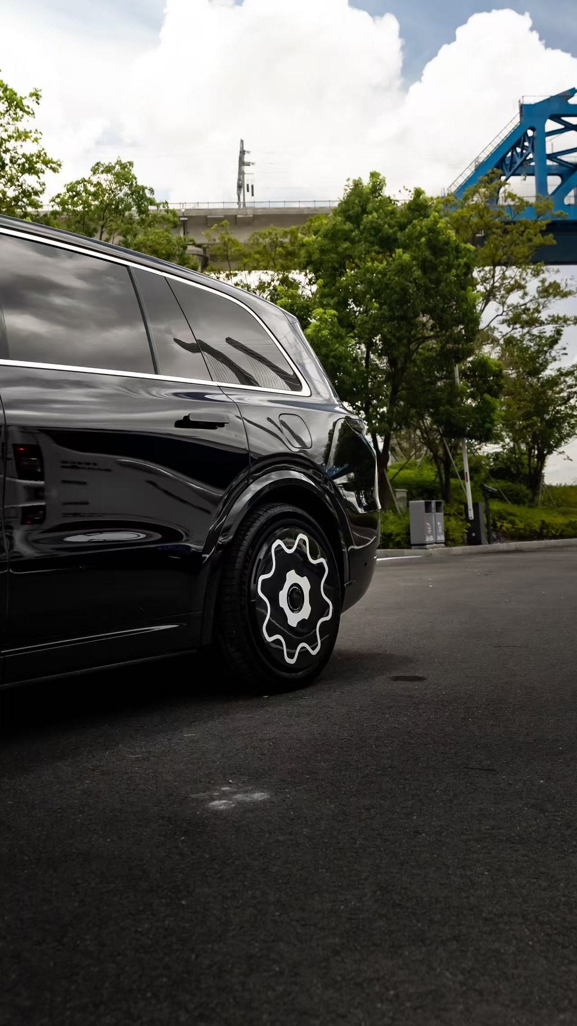 Cogwheel wheel covers — real-world photo