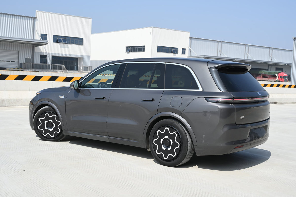 Cogwheel wheel covers — real-world photo