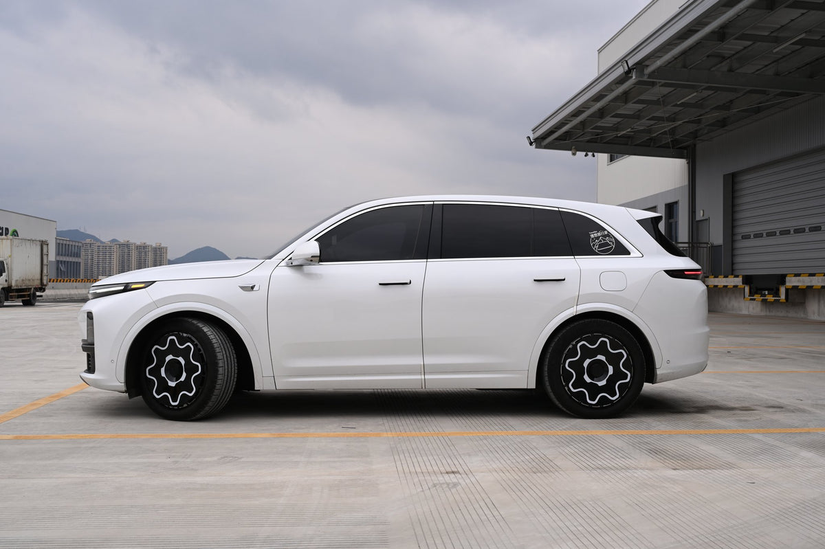 Cogwheel wheel covers — real-world photo