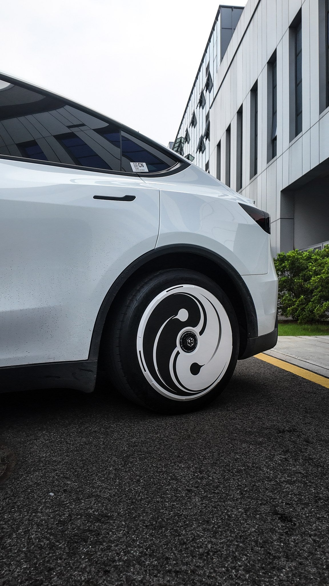 Yin Yang cover fitted on a Tesla Model Y rear wheel