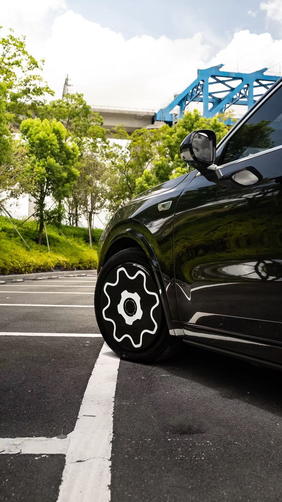 Cogwheel wheel covers — real-world photo