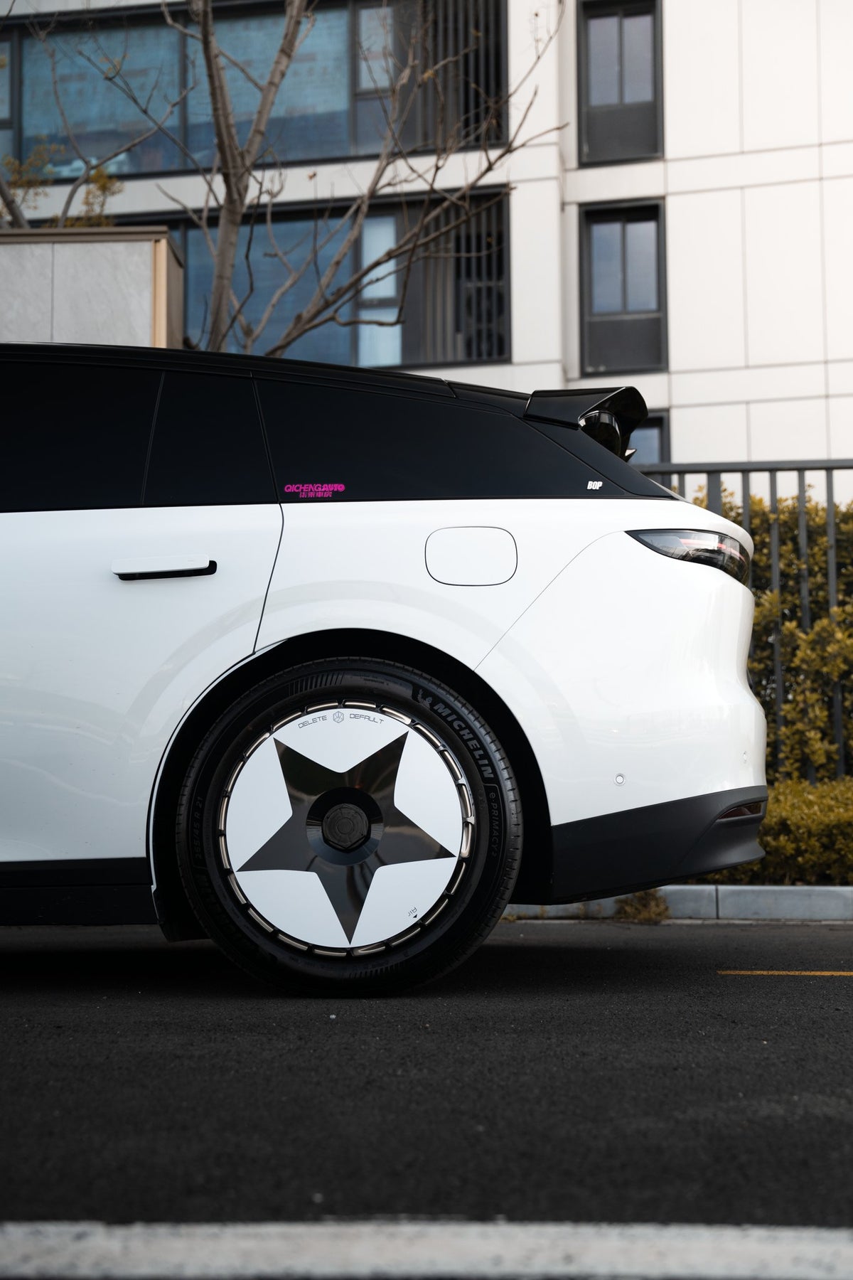 Geodesic wheel covers — real-world photo