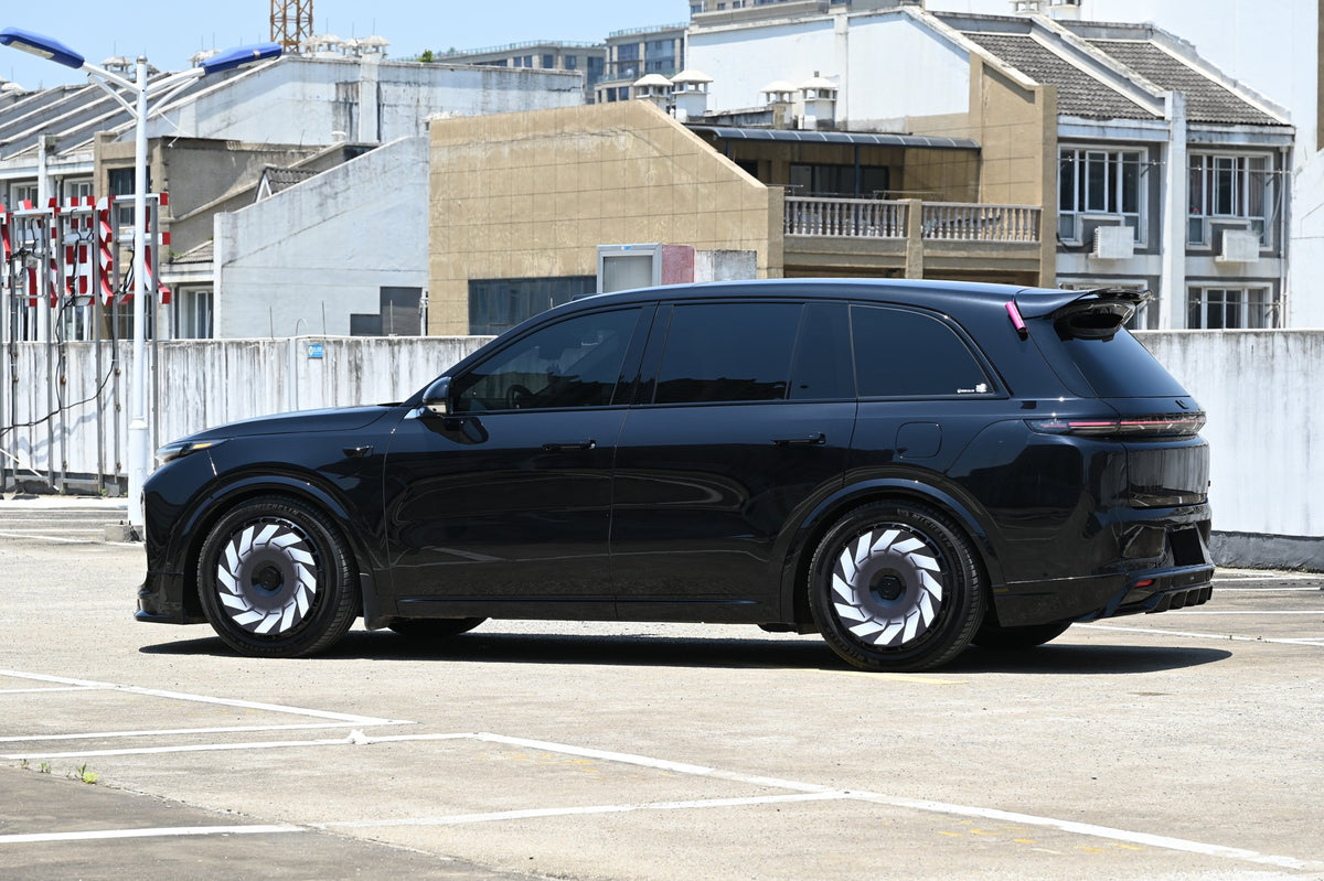 Propeller wheel covers — real-world photo