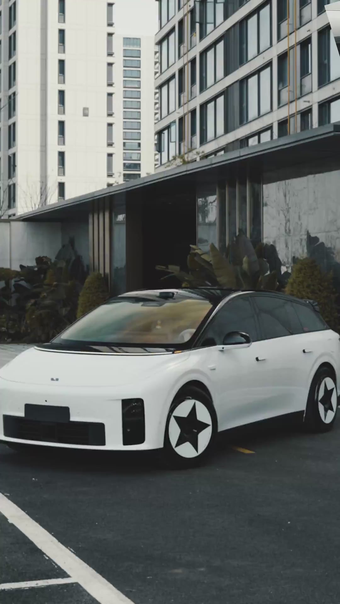 Geodesic wheel covers — on-car video