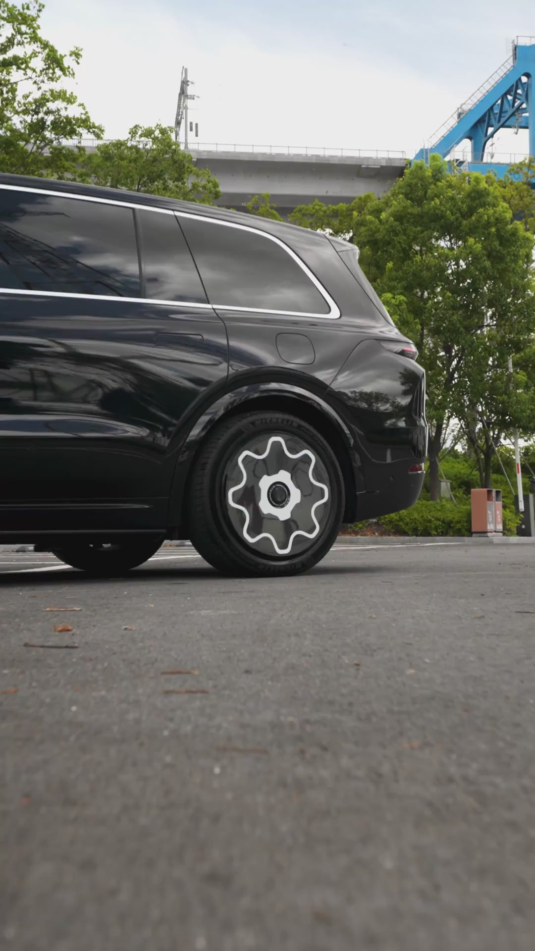 Cogwheel wheel covers — on-car video