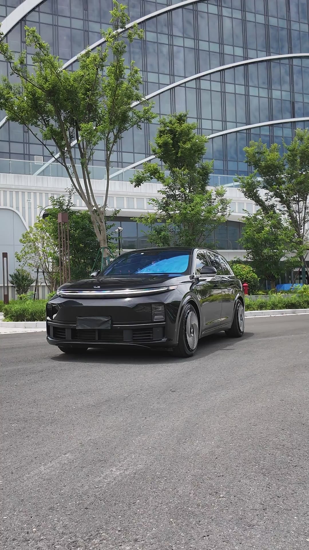 Futuristic Spiral wheel covers — on-car video
