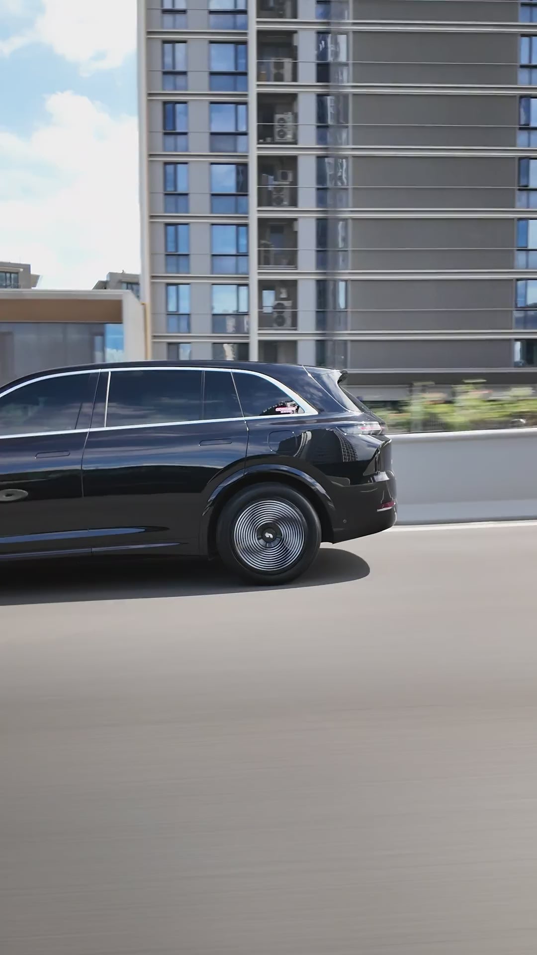 Futuristic Spiral wheel covers — on-car video