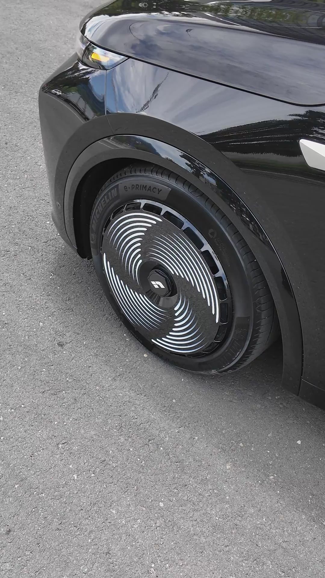 Futuristic Spiral wheel covers — on-car video
