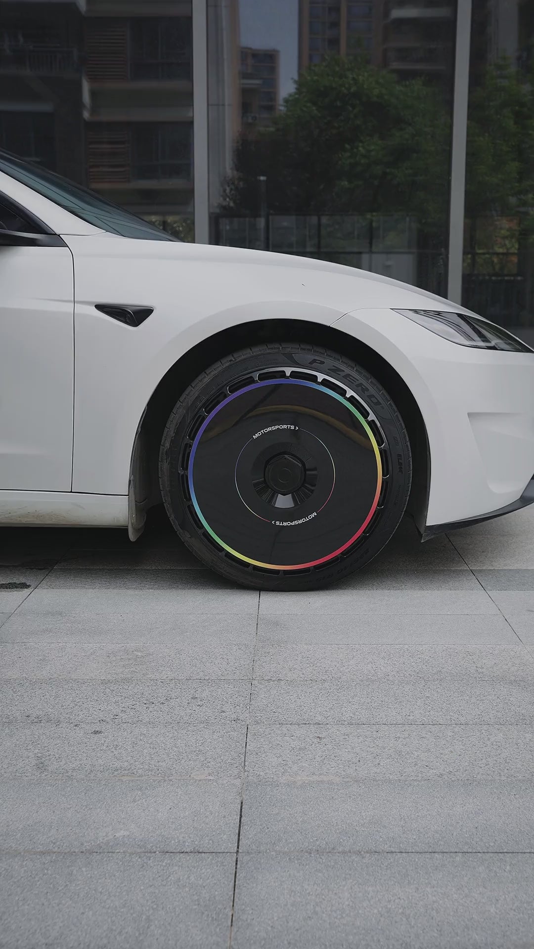 Geodesic wheel covers — on-car video