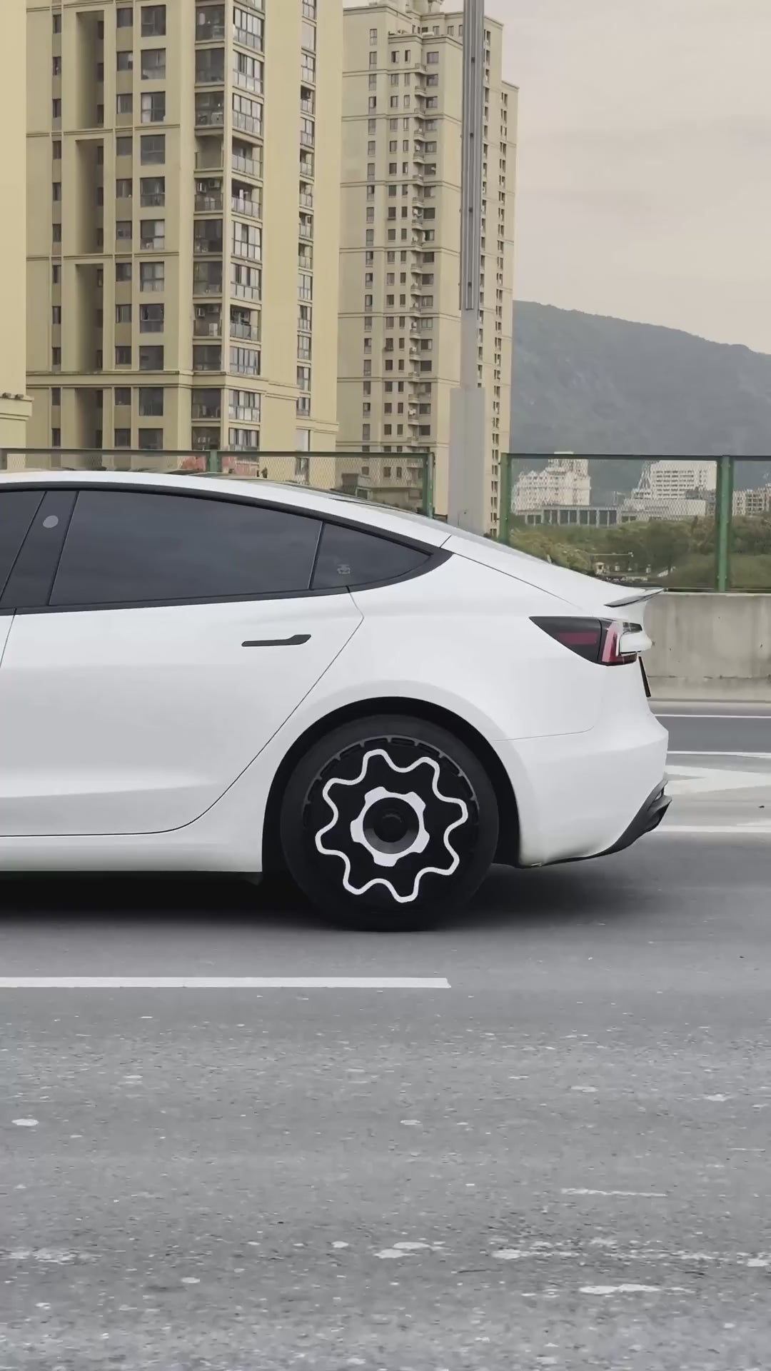 Cogwheel wheel covers — on-car video
